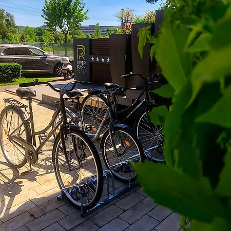 River Park 酒店 4*