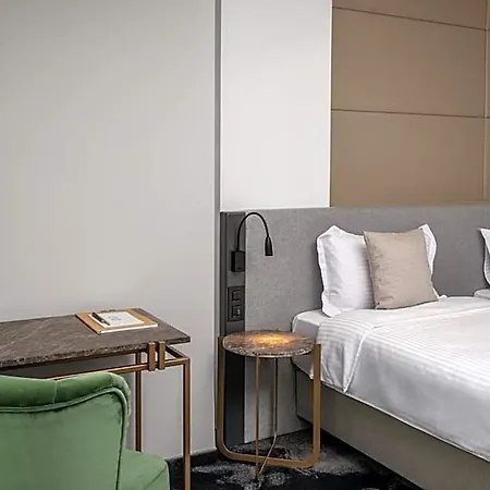 Hotel River Park 4*