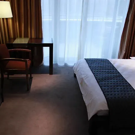 Hotel River Park 4*